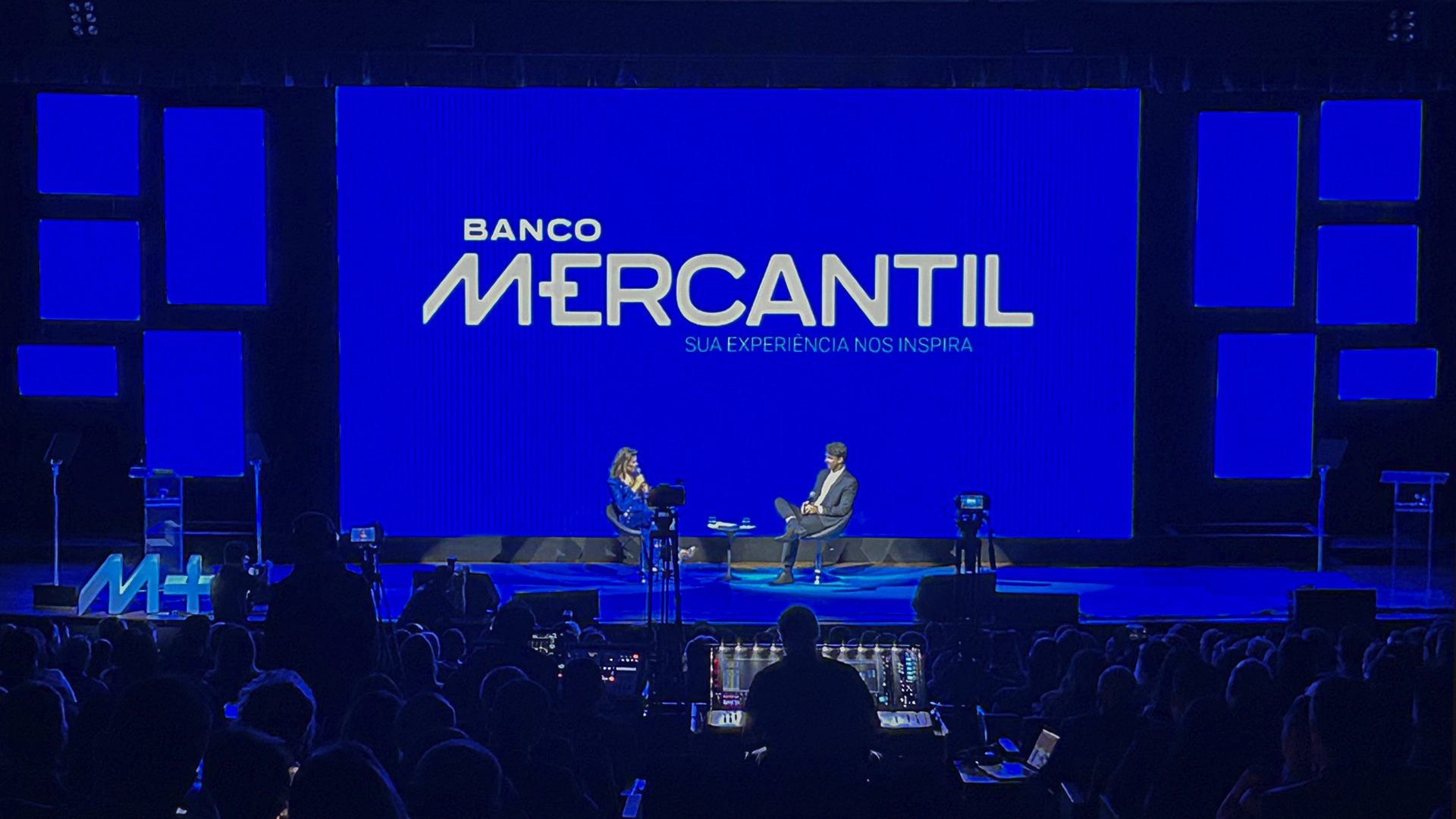 Painel de LED em evento corporativo — RSOM Studio